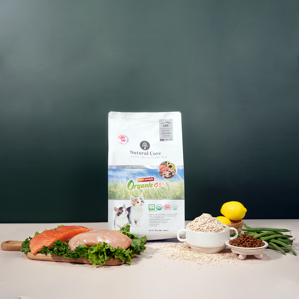 thuc-an-cho-meo-huu-co-natural-core-multi-protein-organic1